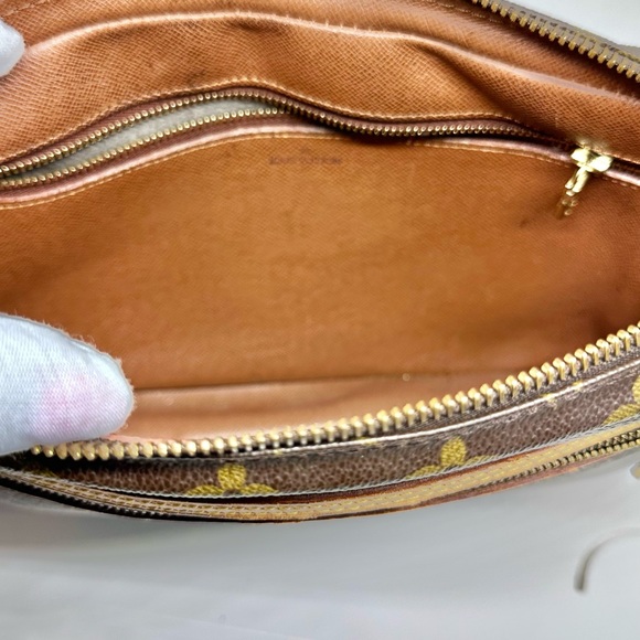 🌺Louis Vuitton Monogram Clutch - Picture 4 of 6